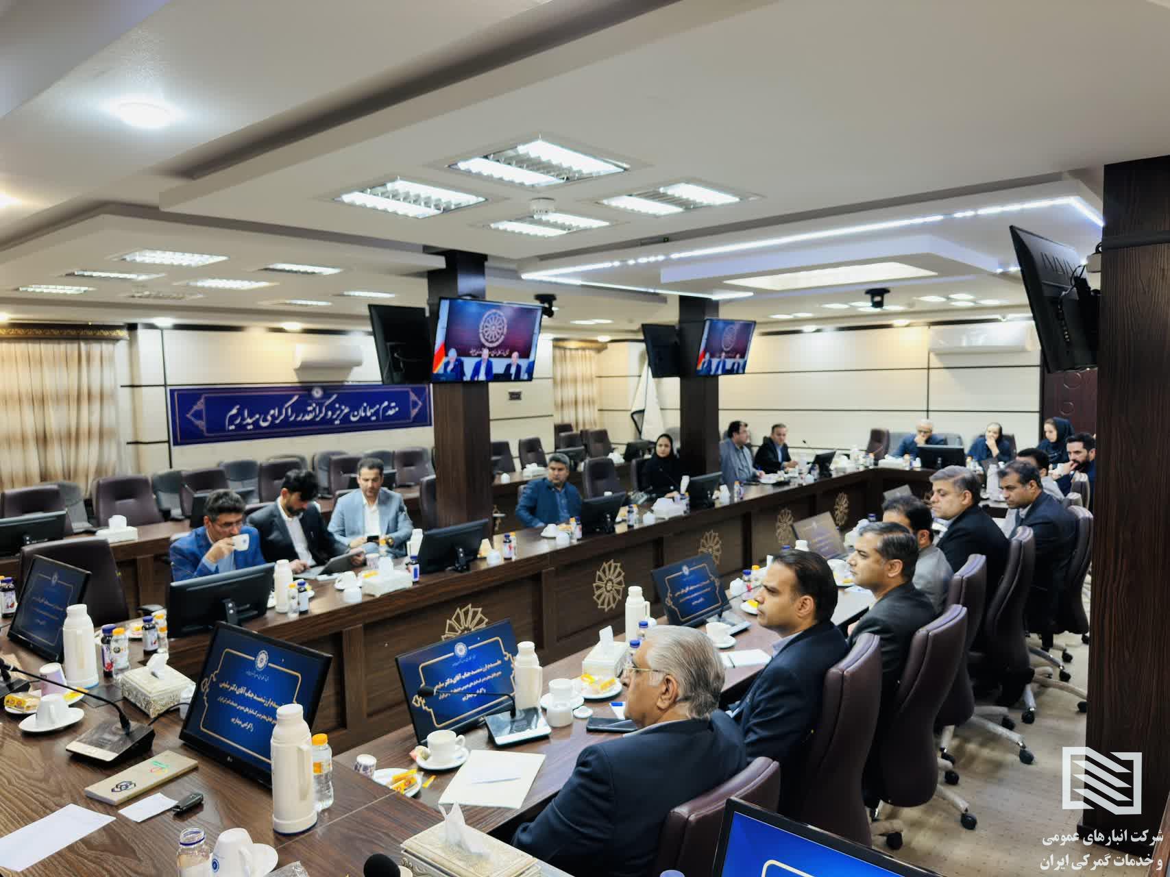 حضور مدیرعامل شرکت انبارهای عمومی و خدمات گمرکی ایران و هیات همراه در اتاق بازرگانی بیرجند؛ ترسیم آی...